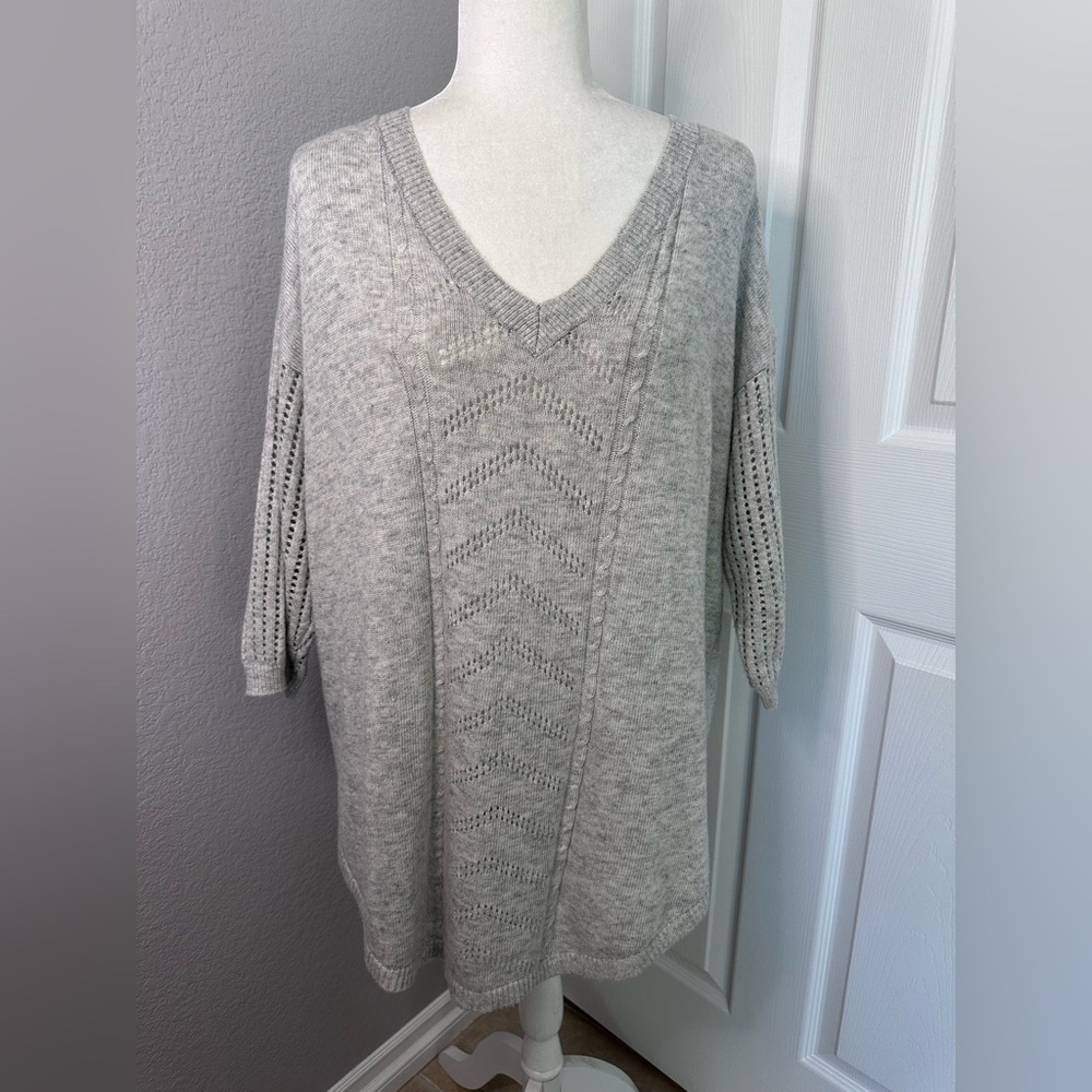 Torrid Pointelle Pull Over V Neck 3/4 Sleeve Top